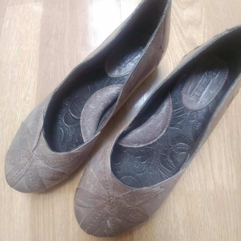 Born distressed leather flats taupe gray sz 8